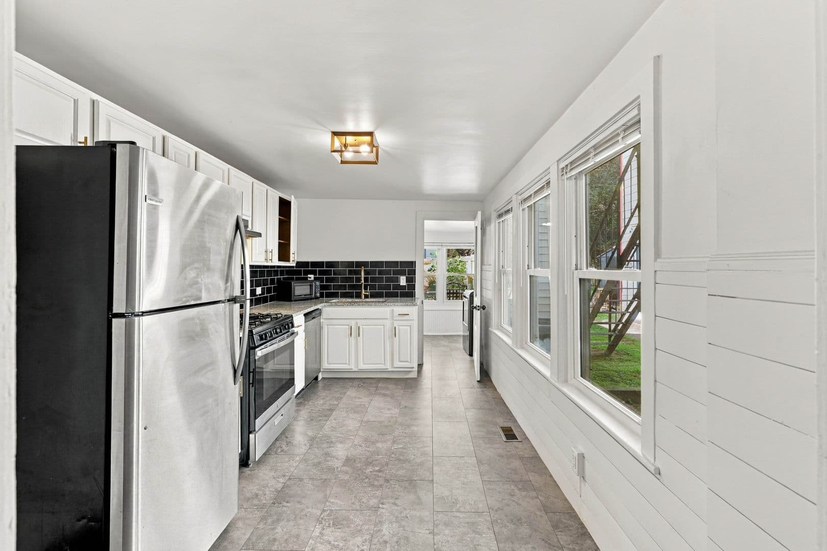 Lancaster House: 304 N Mulberry St