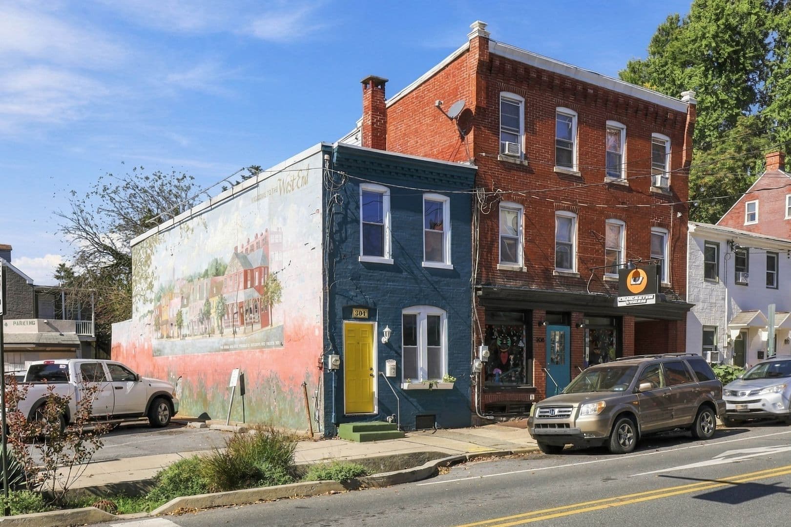 Lancaster House: 304 N Mulberry St