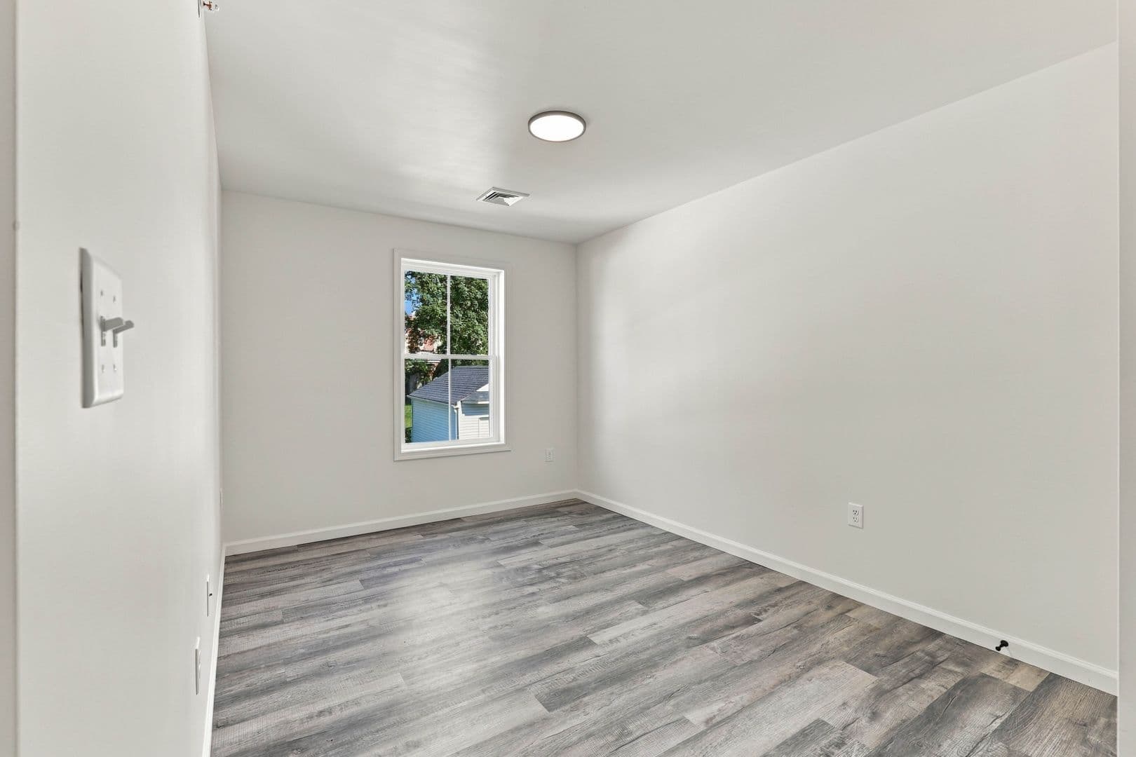 Columbia Apartment: 750 S 9th St