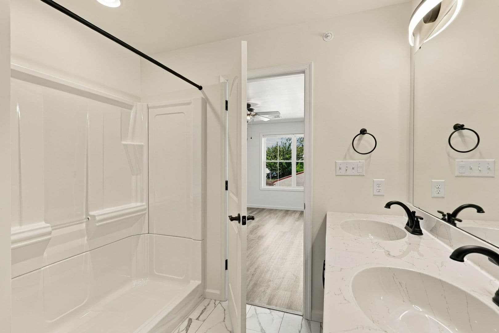 Columbia Apartment: 750 S 9th St