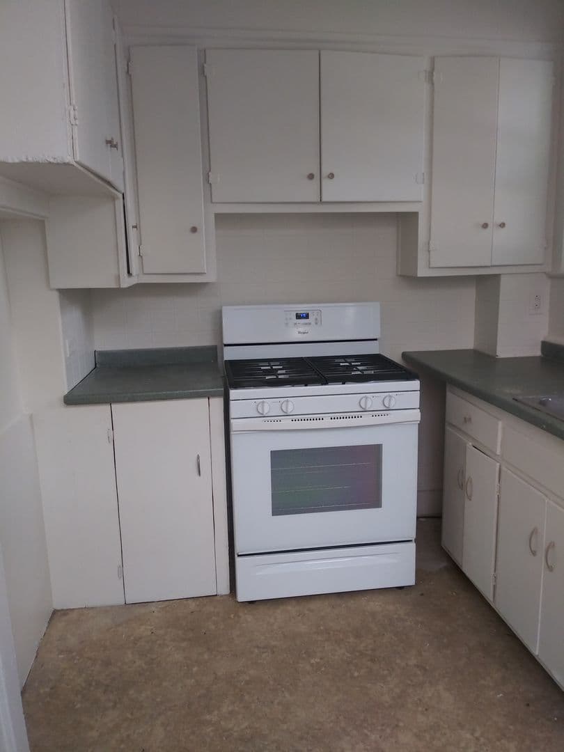 Lancaster Apartment: 525 E End Ave
