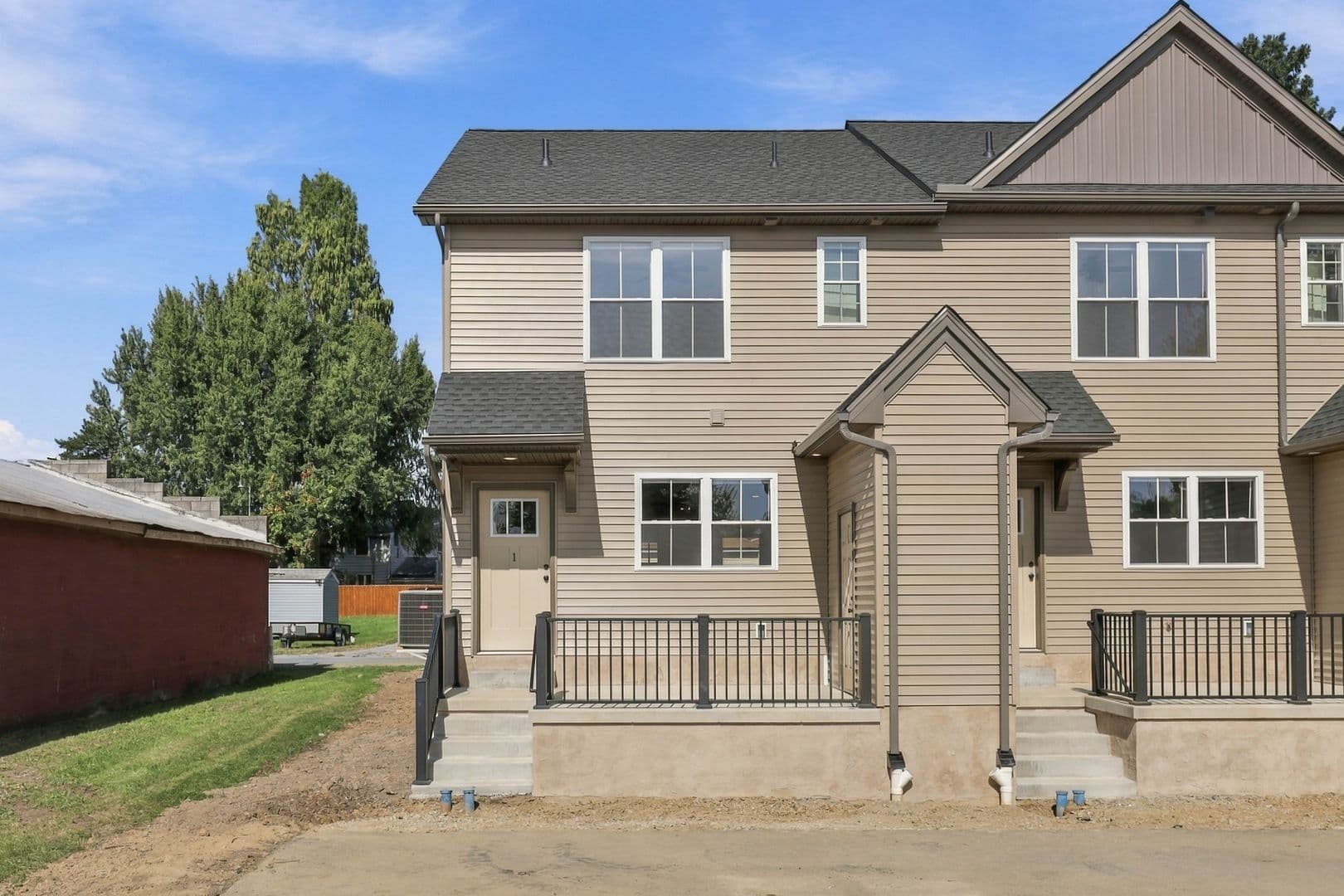 Columbia Apartment: 750 S 9th St
