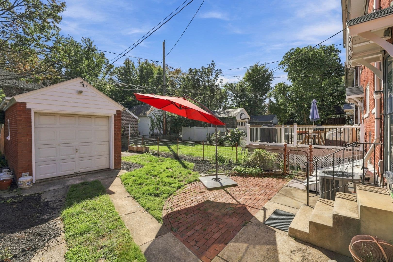 Lancaster House: 846 Pleasure Rd