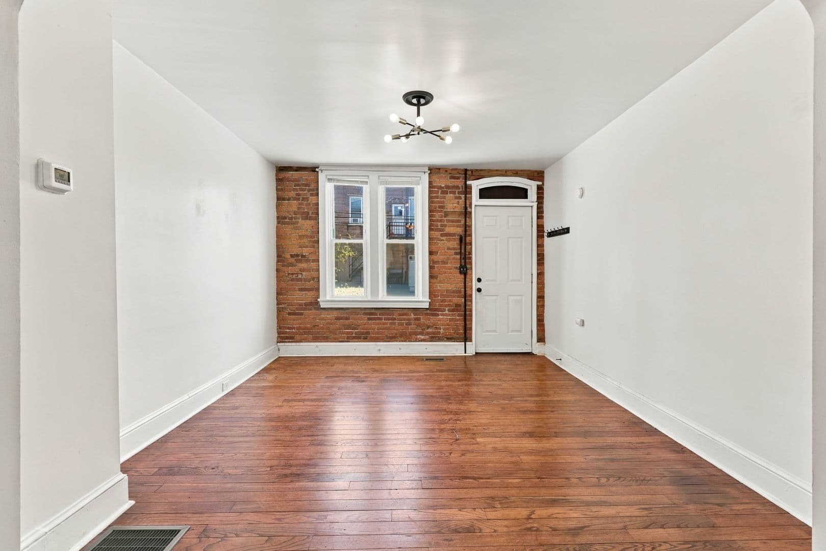 Lancaster House: 304 N Mulberry St
