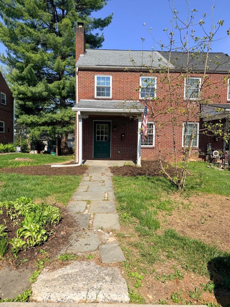 Lancaster House: 320 Atkins Ave