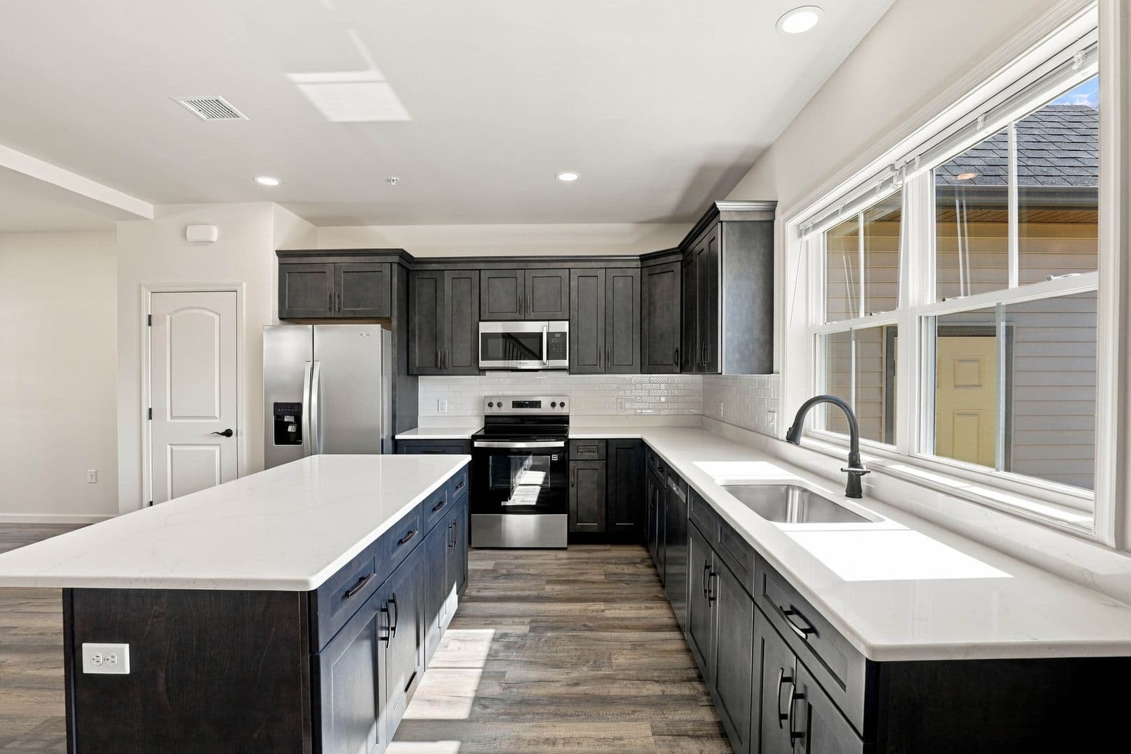 Columbia Apartment: 750 S 9th St