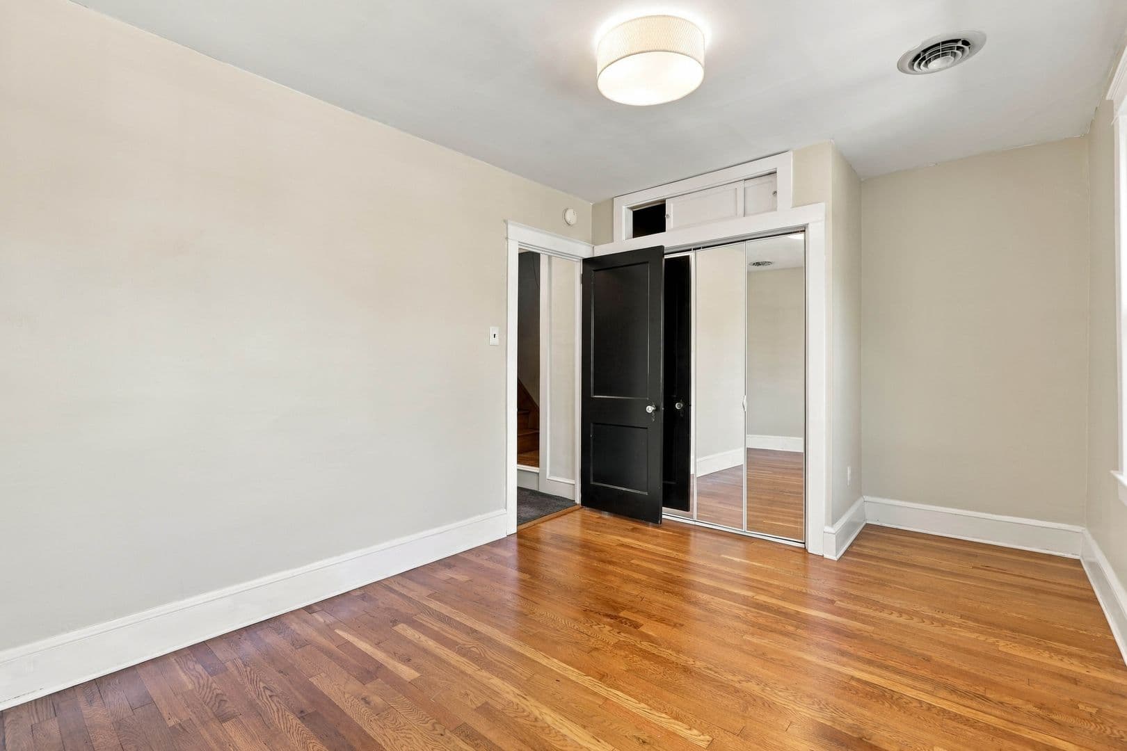 Lancaster House: 846 Pleasure Rd