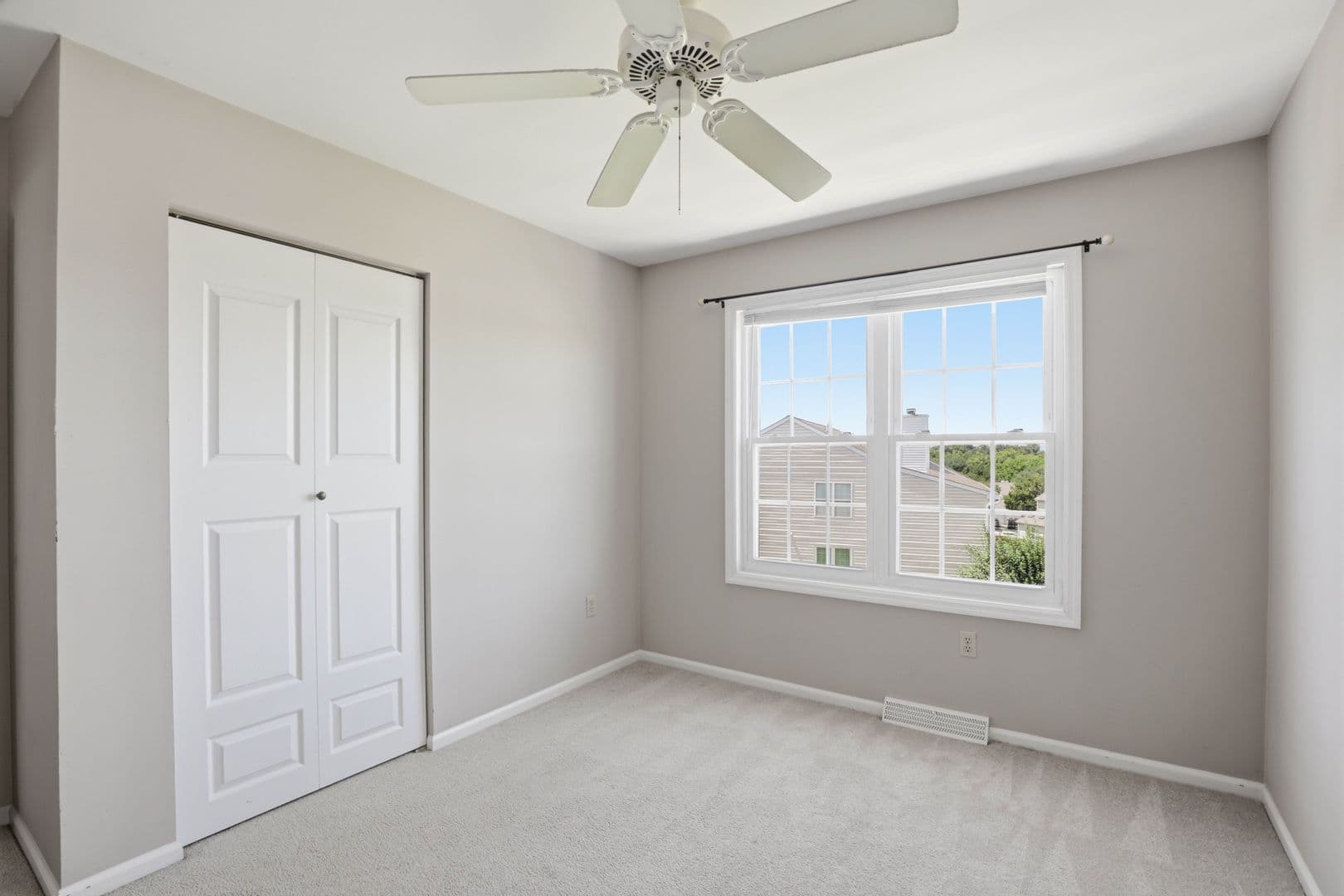 Lancaster House: 106 Spring Ridge Ct
