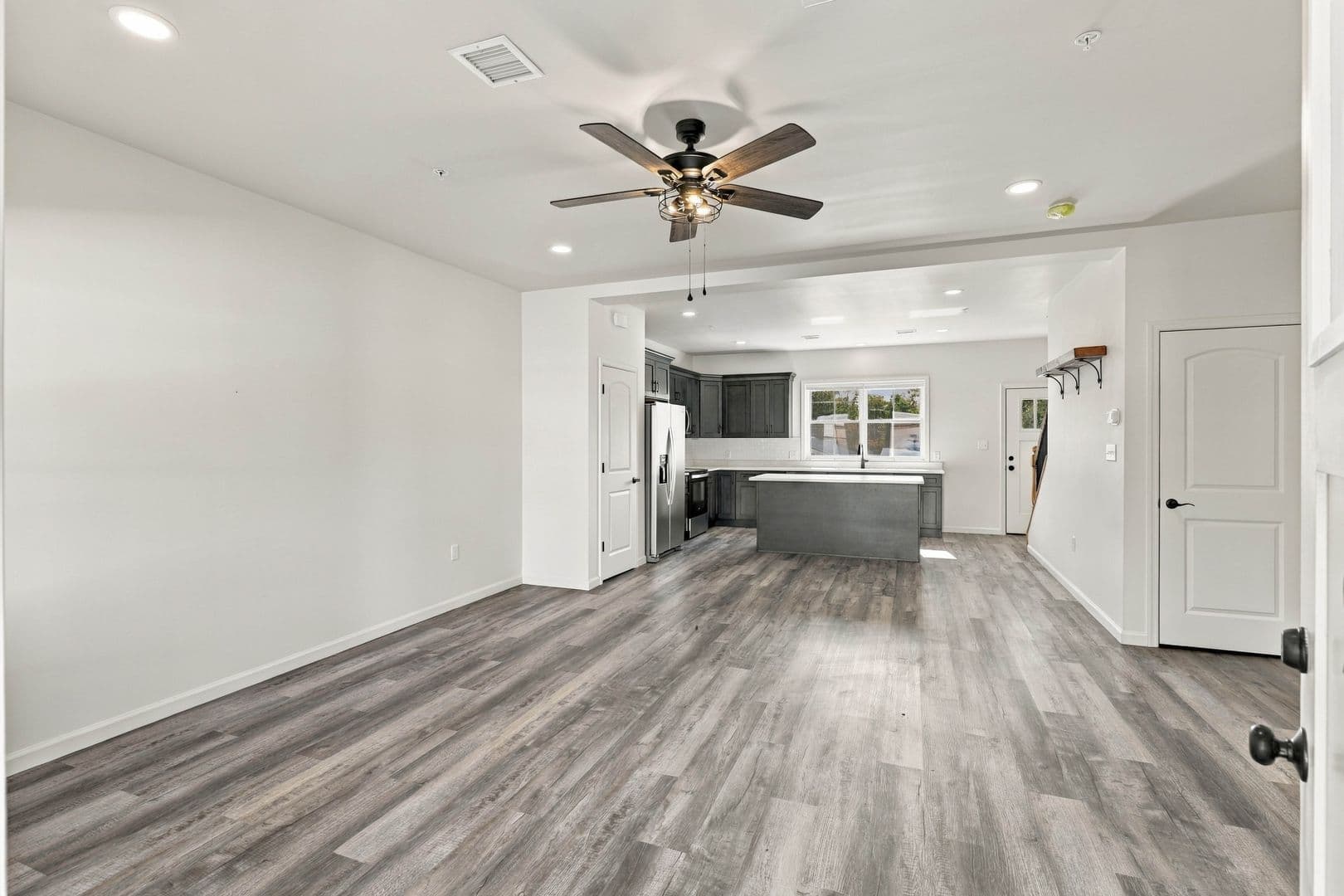 Columbia Apartment: 750 S 9th St