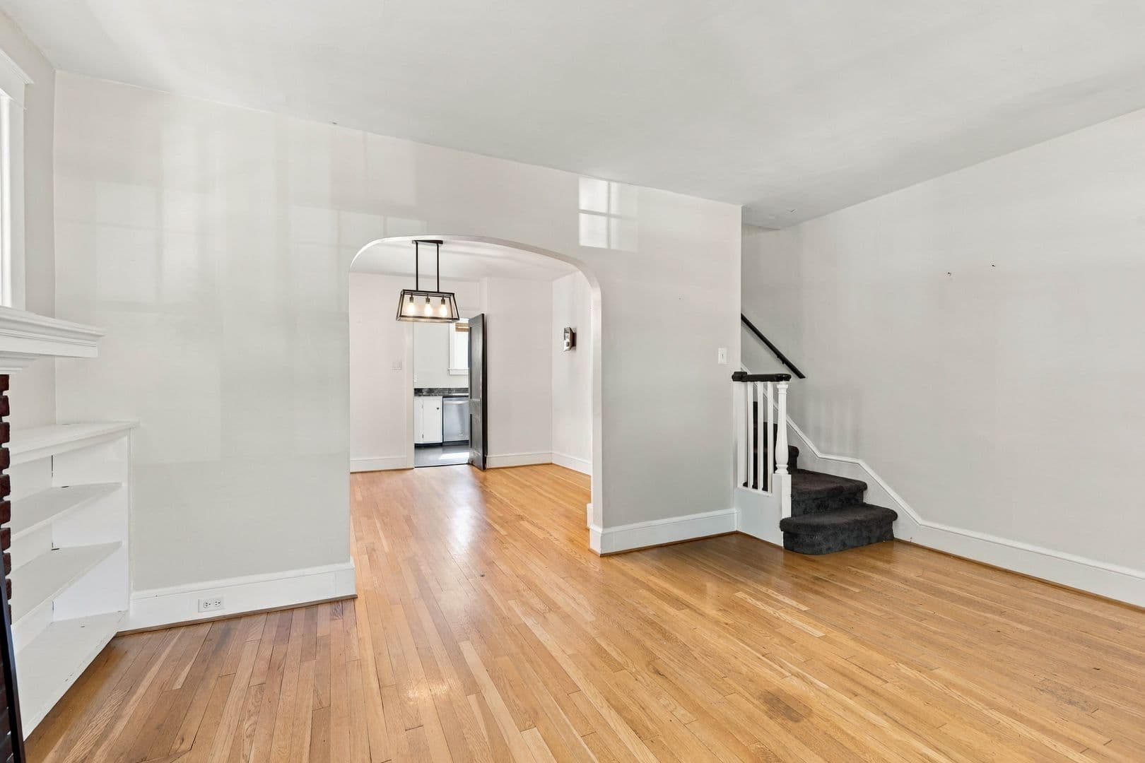 Lancaster House: 846 Pleasure Rd