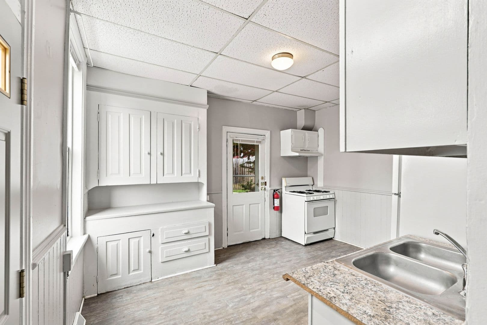 Columbia Apartment: 115 N 3rd St