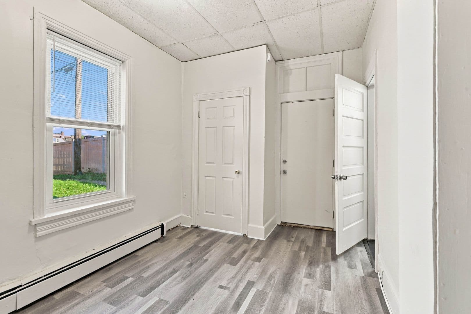 Columbia Apartment: 211-213 Locust St