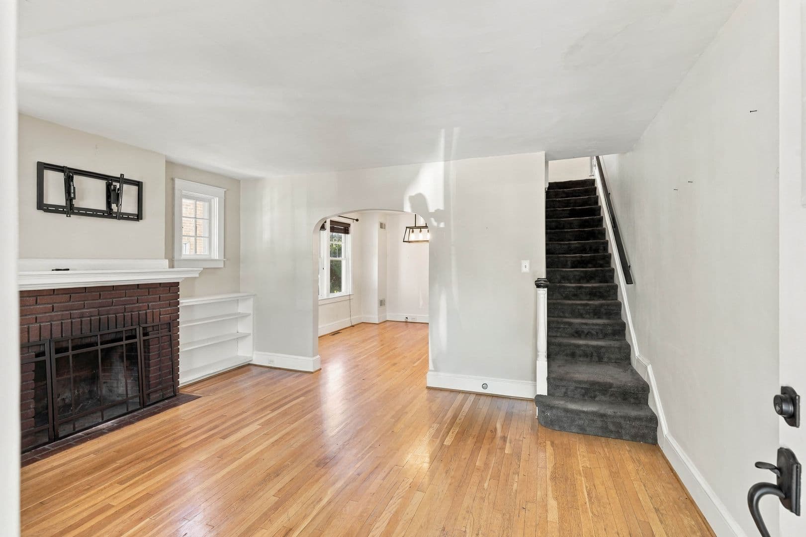 Lancaster House: 846 Pleasure Rd