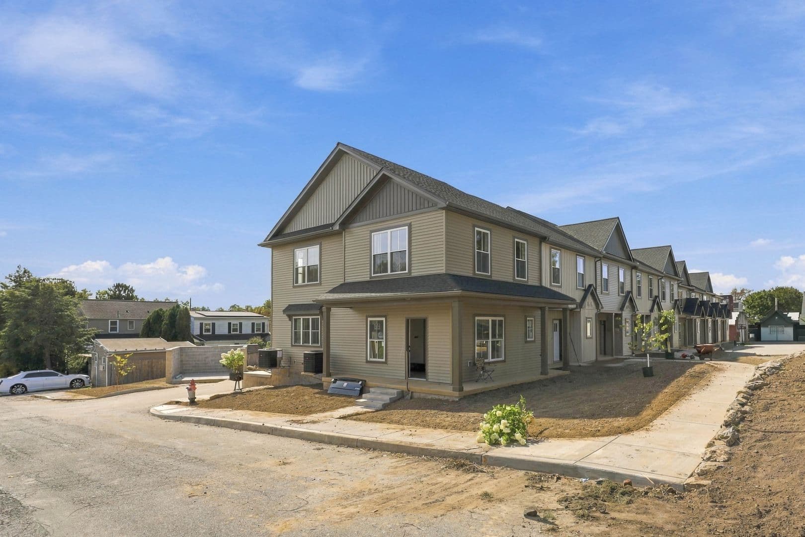 Columbia Apartment: 750 S 9th St