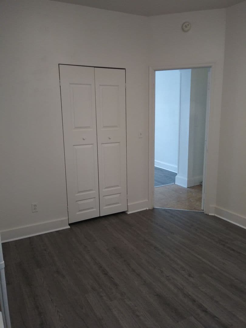 Lancaster Apartment: 525 E End Ave