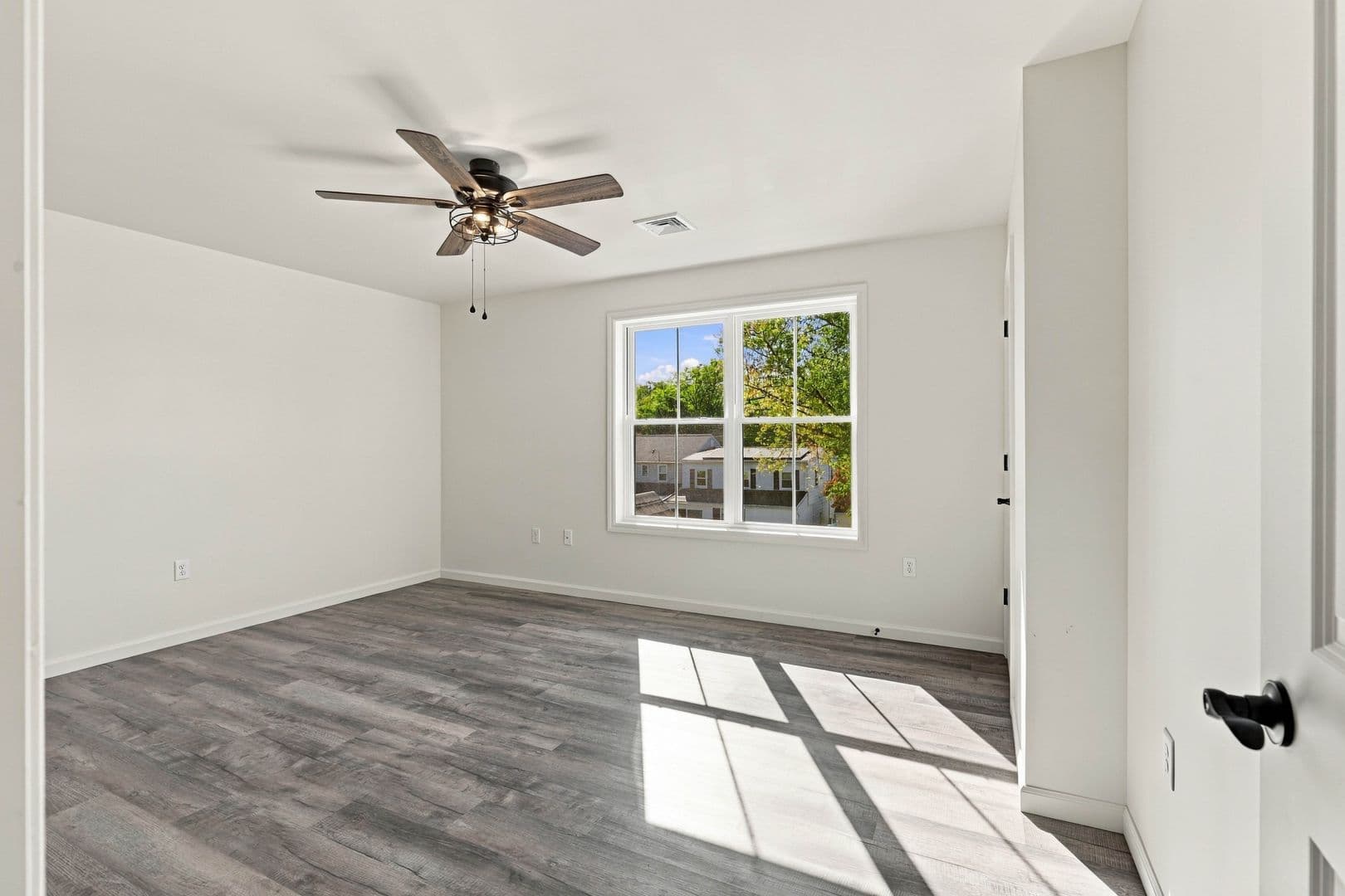 Columbia Apartment: 750 S 9th St