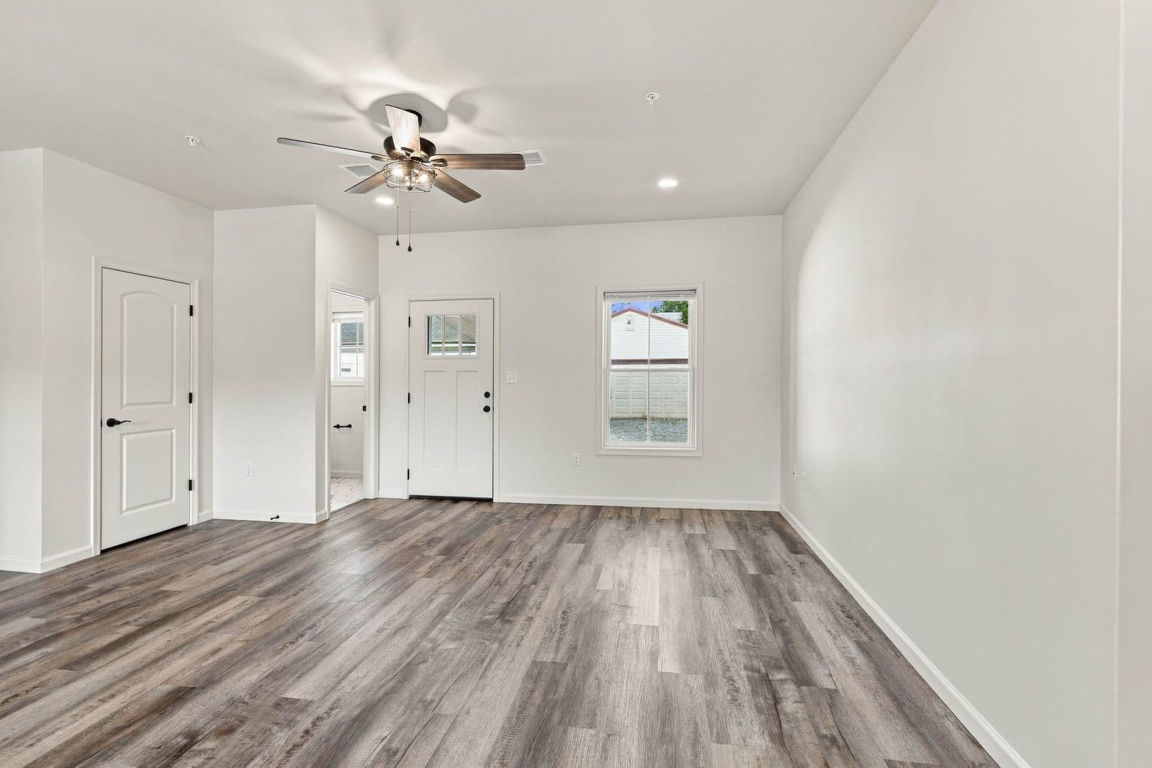 Columbia Apartment: 750 S 9th St