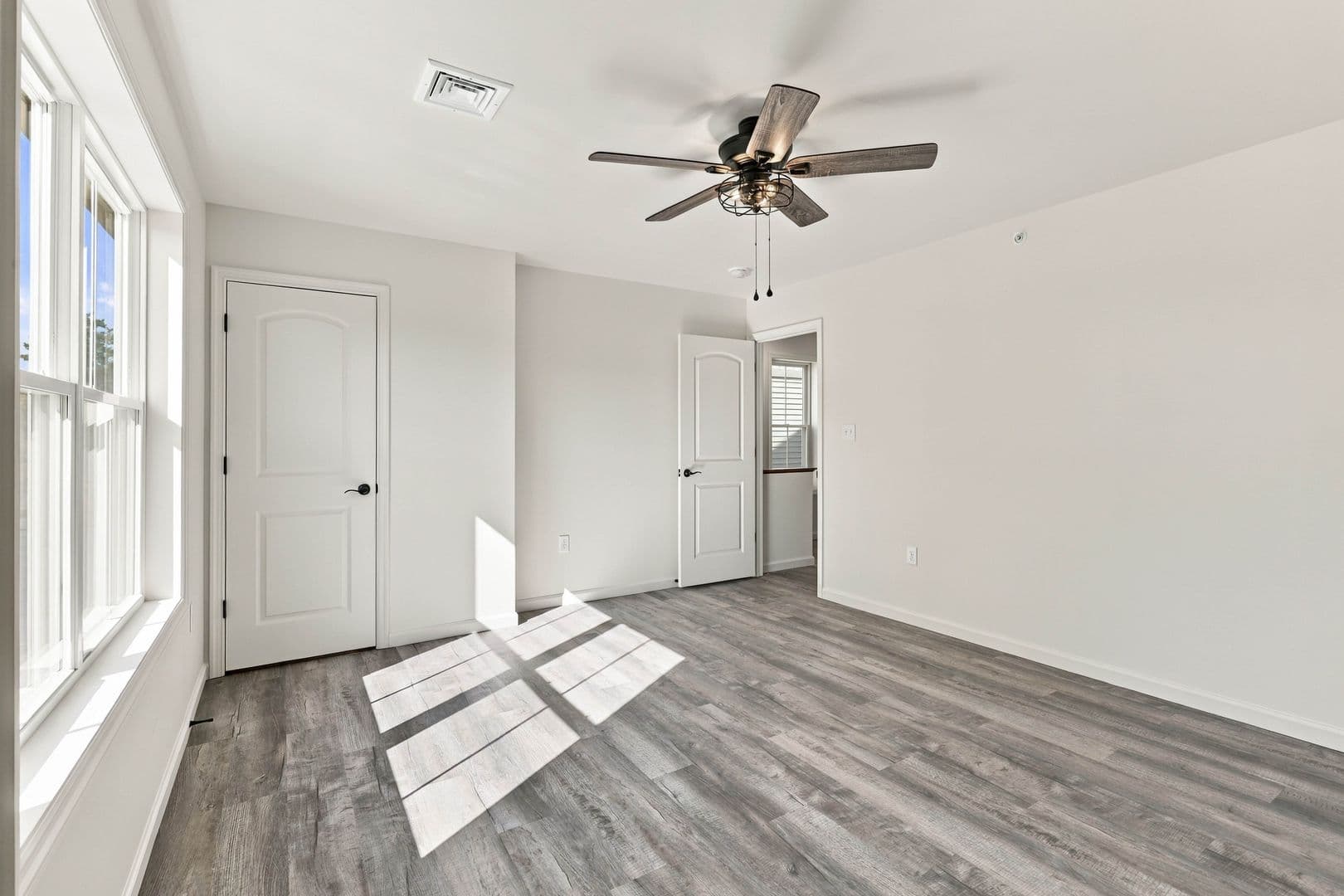 Columbia Apartment: 750 S 9th St