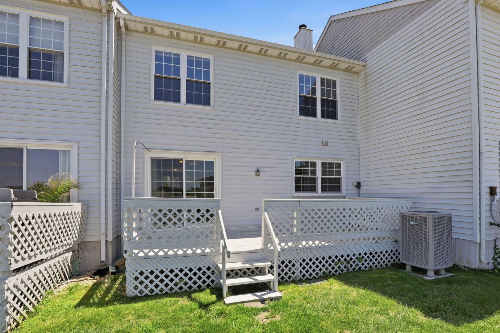 Lancaster House: 106 Spring Ridge Ct