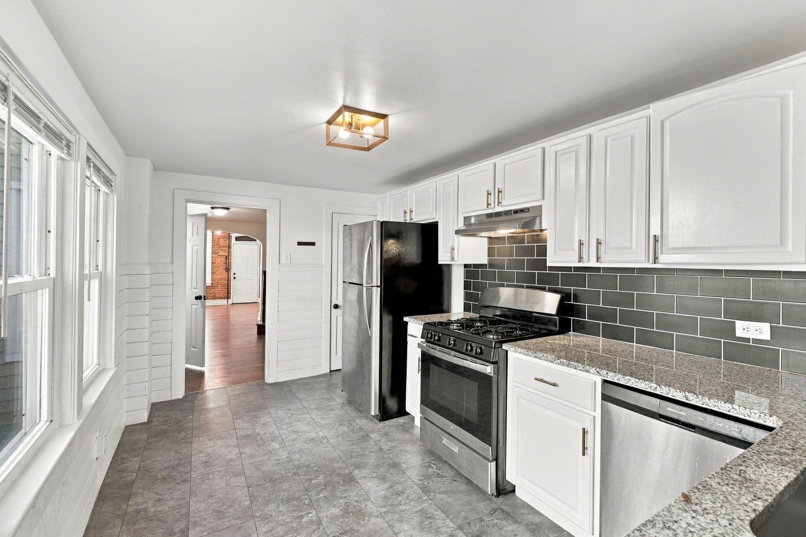Lancaster House: 304 N Mulberry St