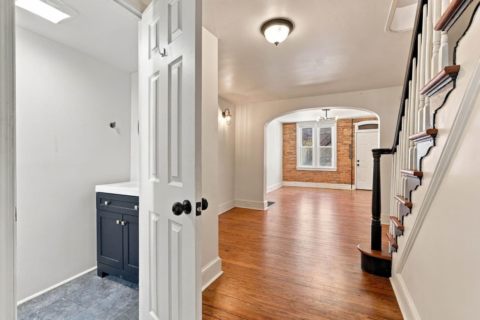 Lancaster House: 304 N Mulberry St
