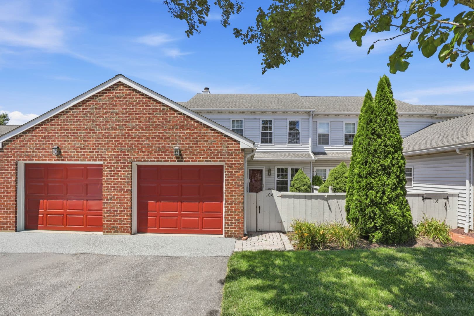 Lancaster House: 106 Spring Ridge Ct