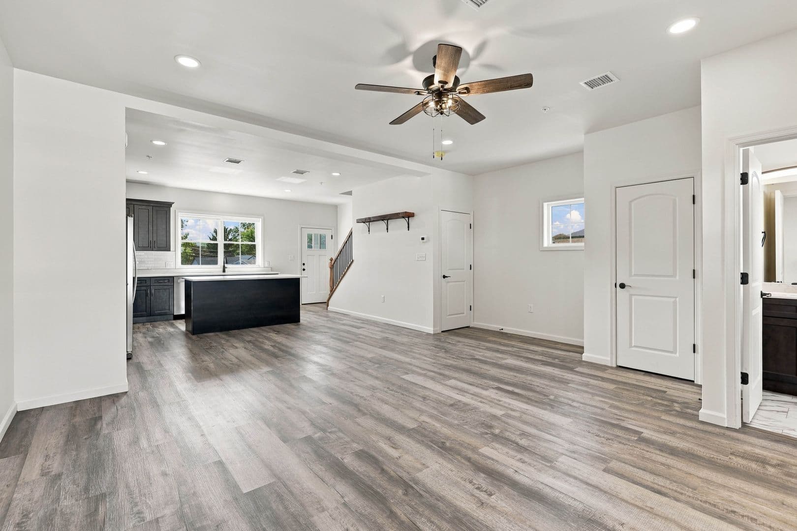 Columbia Apartment: 750 S 9th St