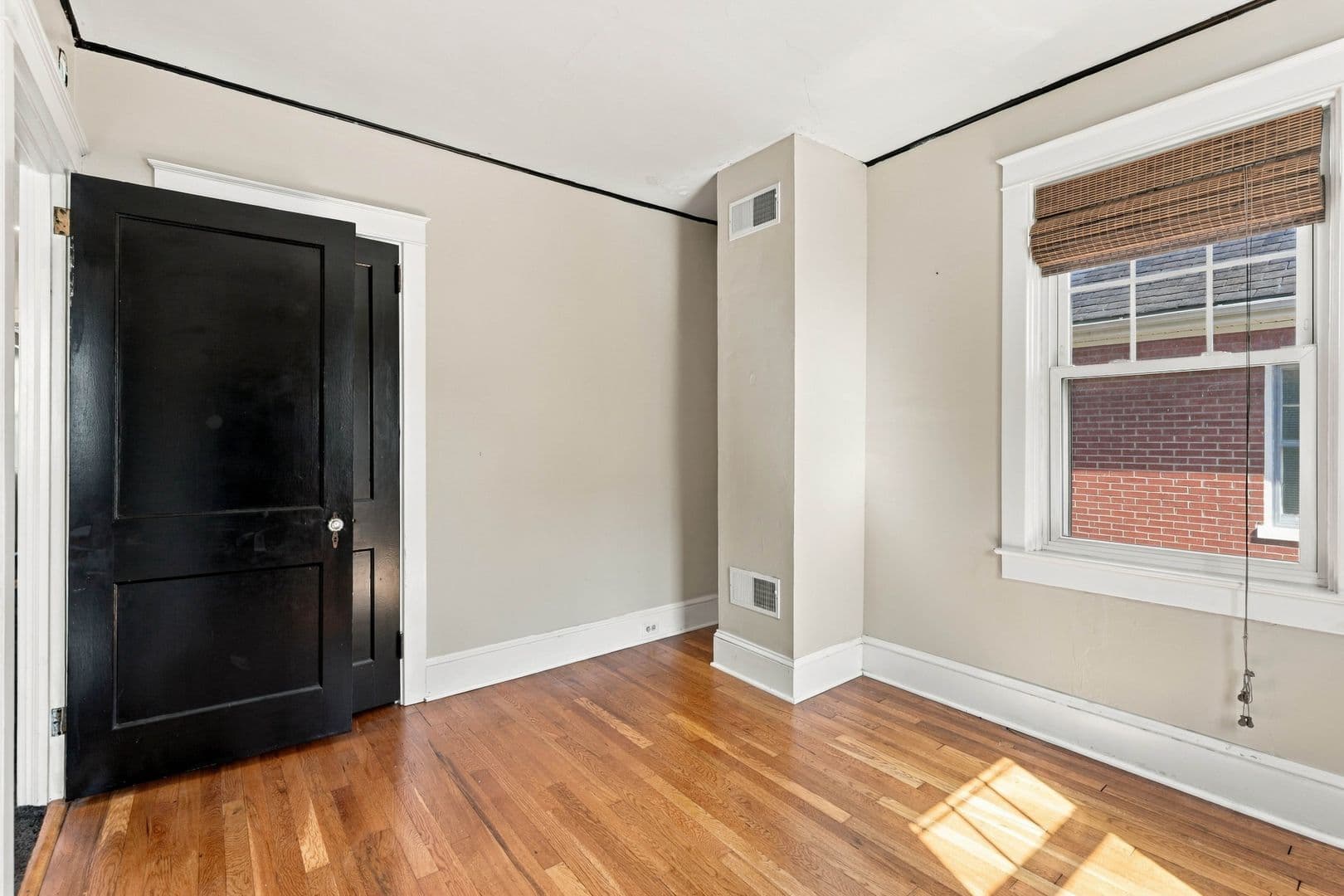 Lancaster House: 846 Pleasure Rd