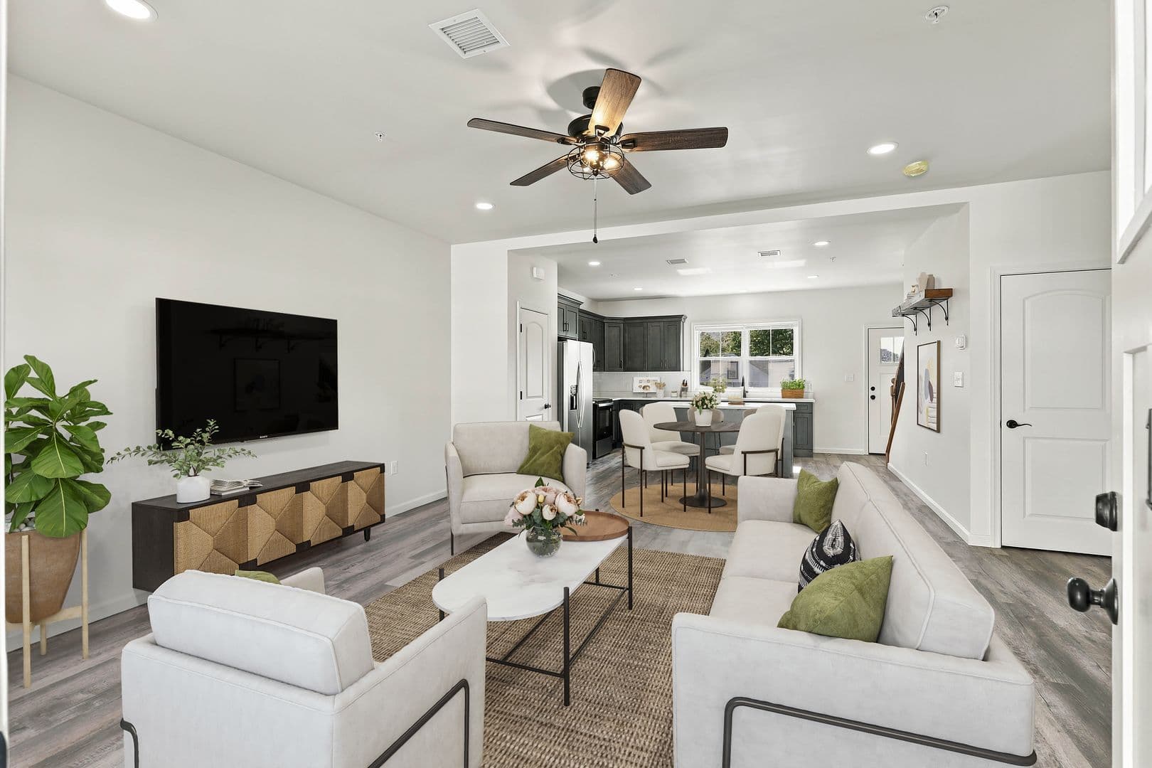 Columbia Apartment: 750 S 9th St