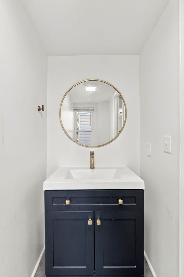 Lancaster House: 304 N Mulberry St