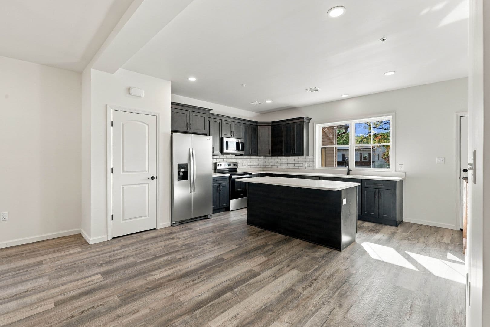 Columbia Apartment: 750 S 9th St