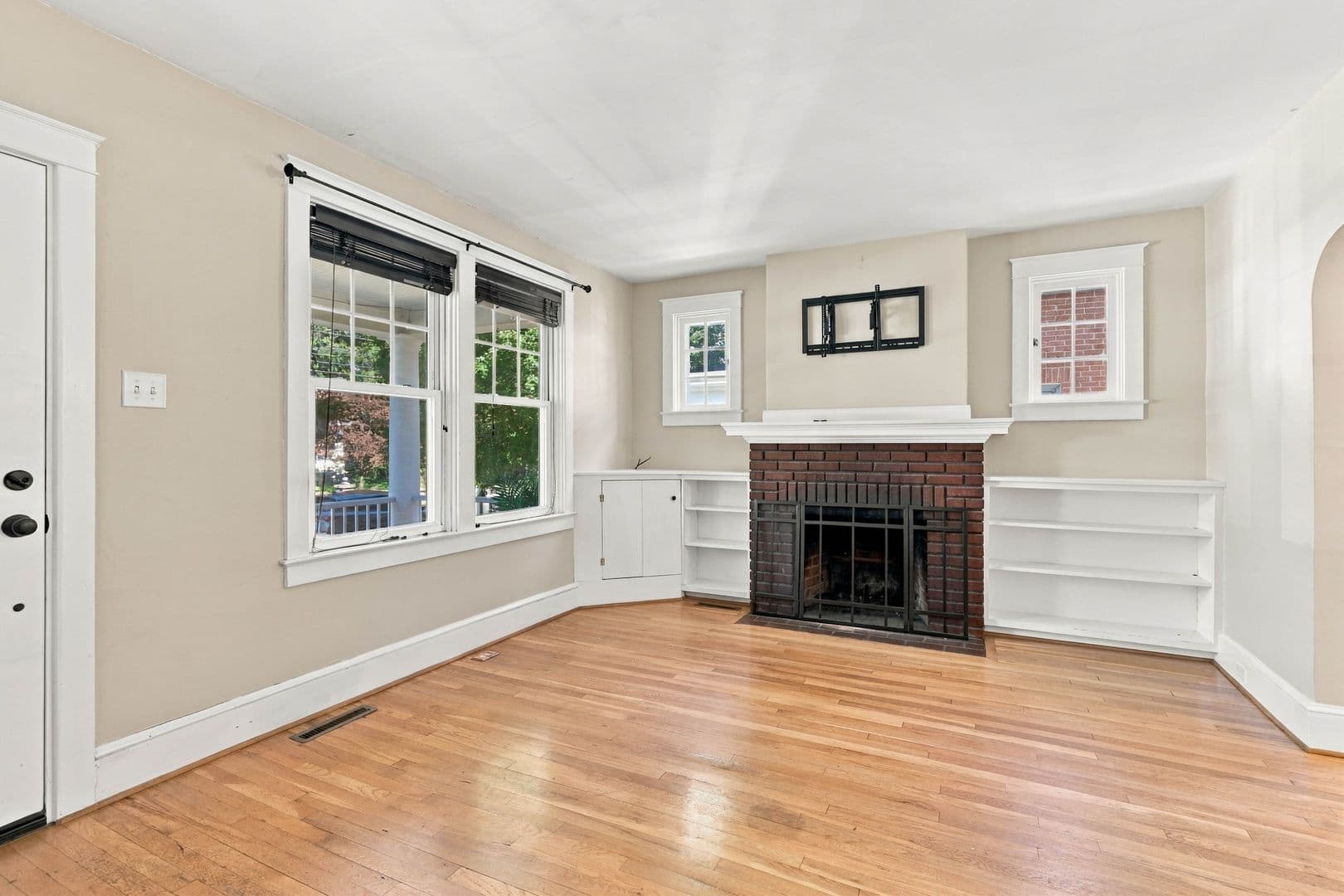 Lancaster House: 846 Pleasure Rd