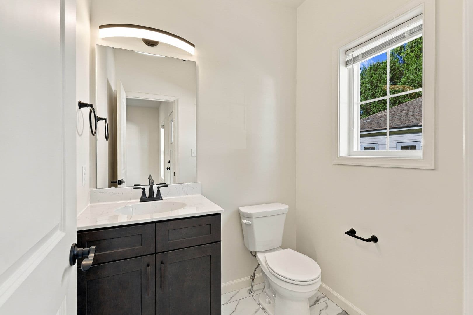 Columbia Apartment: 750 S 9th St