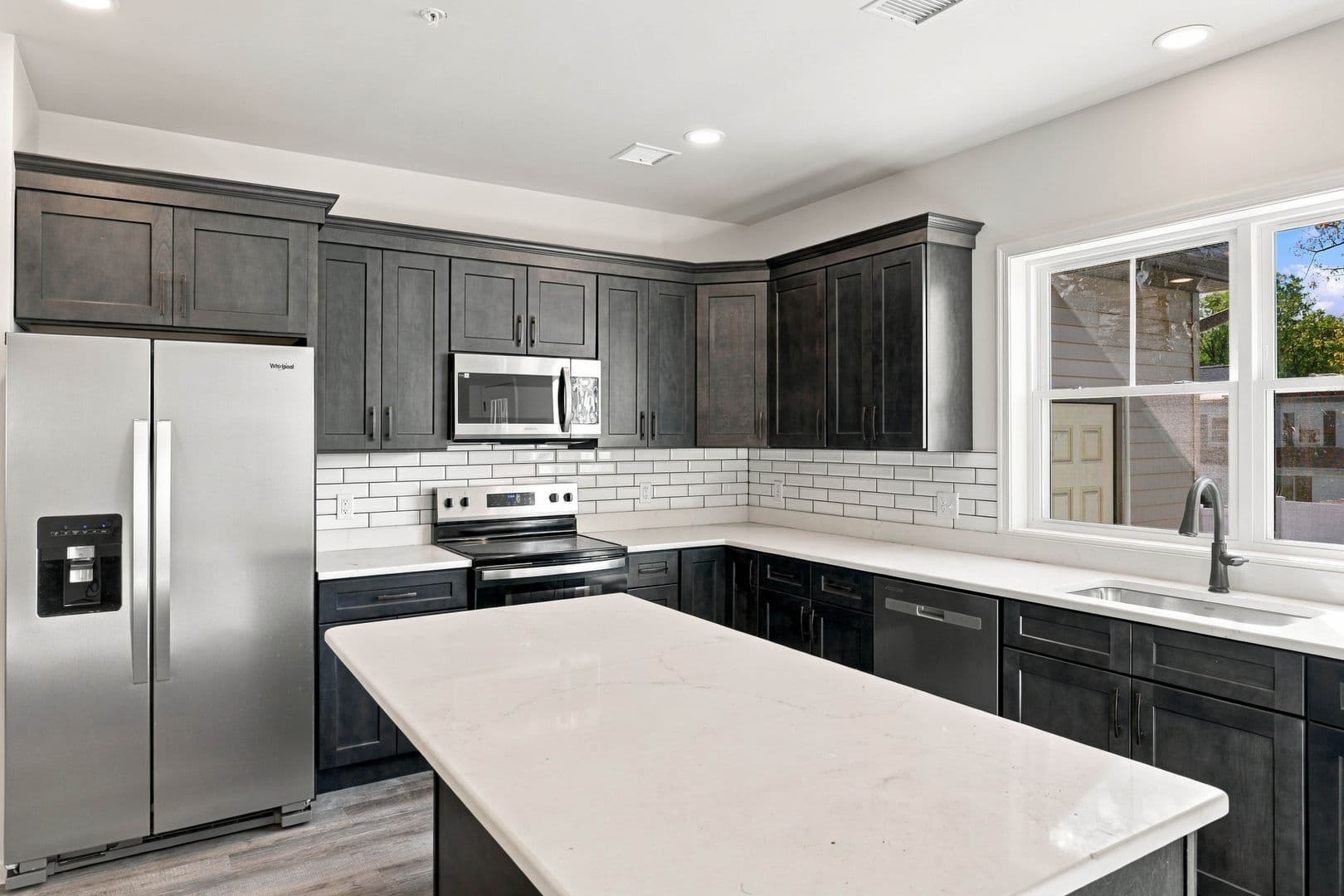 Columbia Apartment: 750 S 9th St