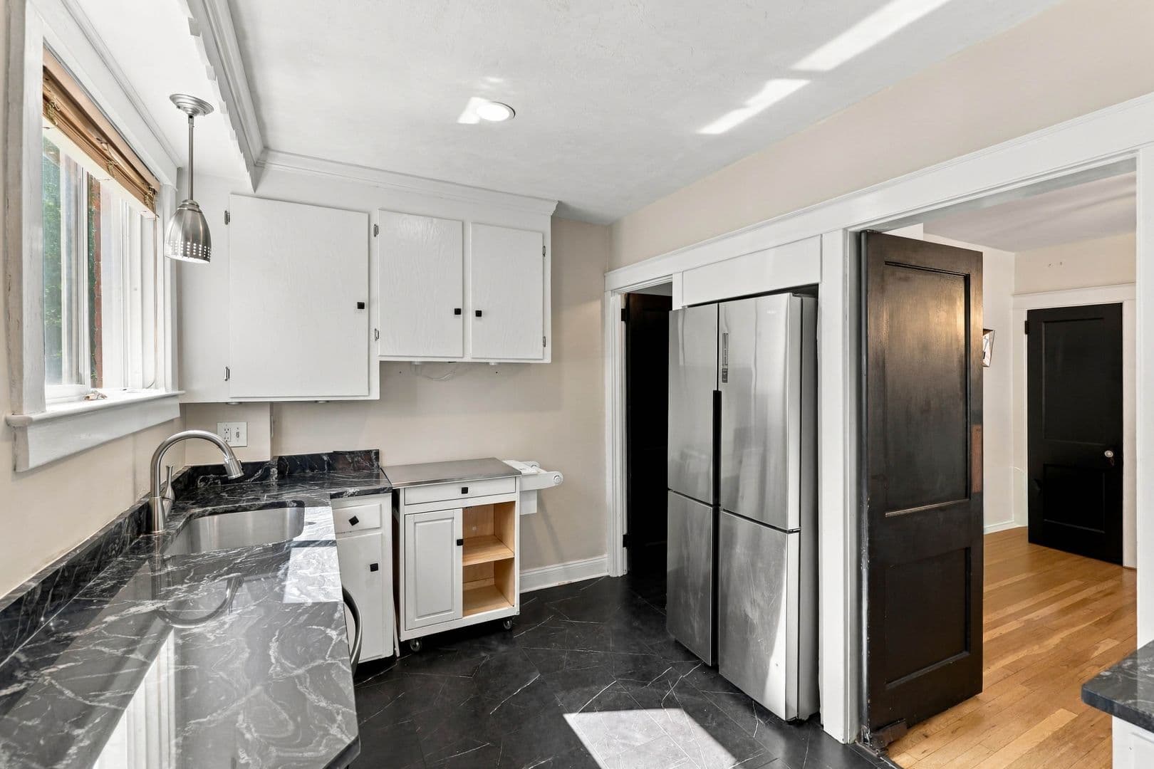 Lancaster House: 846 Pleasure Rd