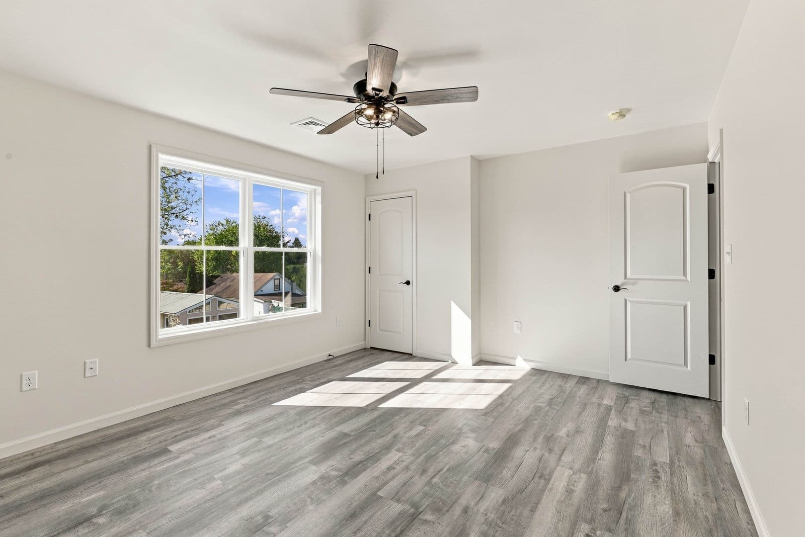 Columbia Apartment: 750 S 9th St