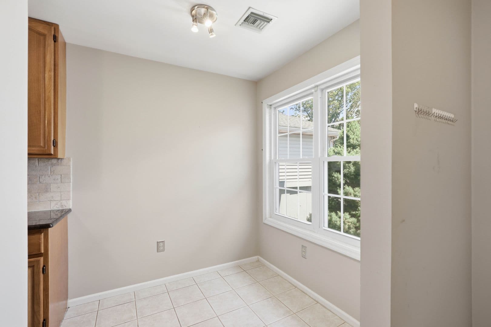 Lancaster House: 106 Spring Ridge Ct