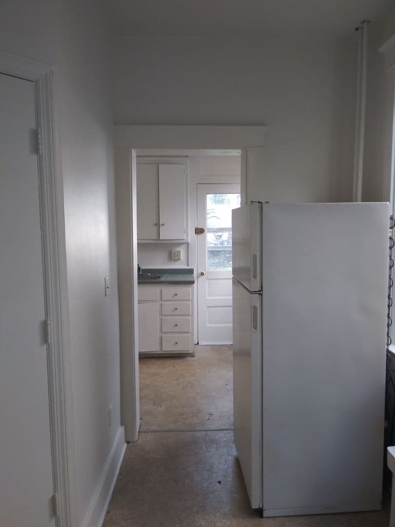 Lancaster Apartment: 525 E End Ave
