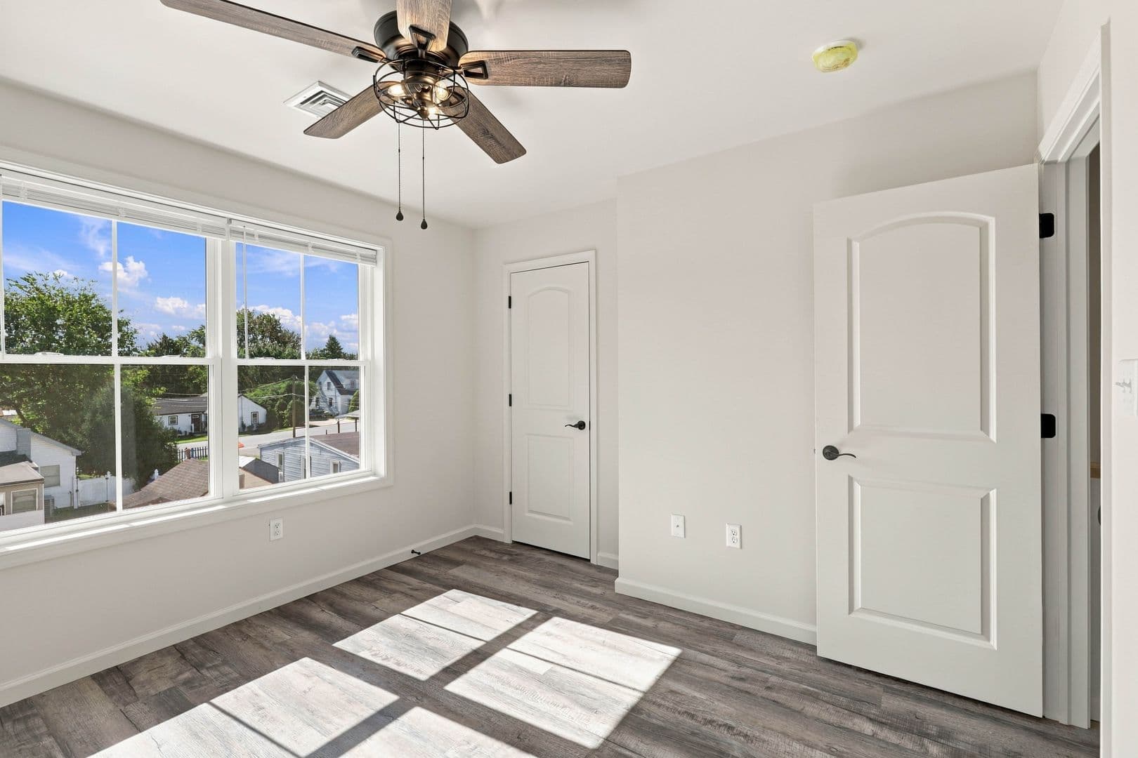 Columbia Apartment: 750 S 9th St