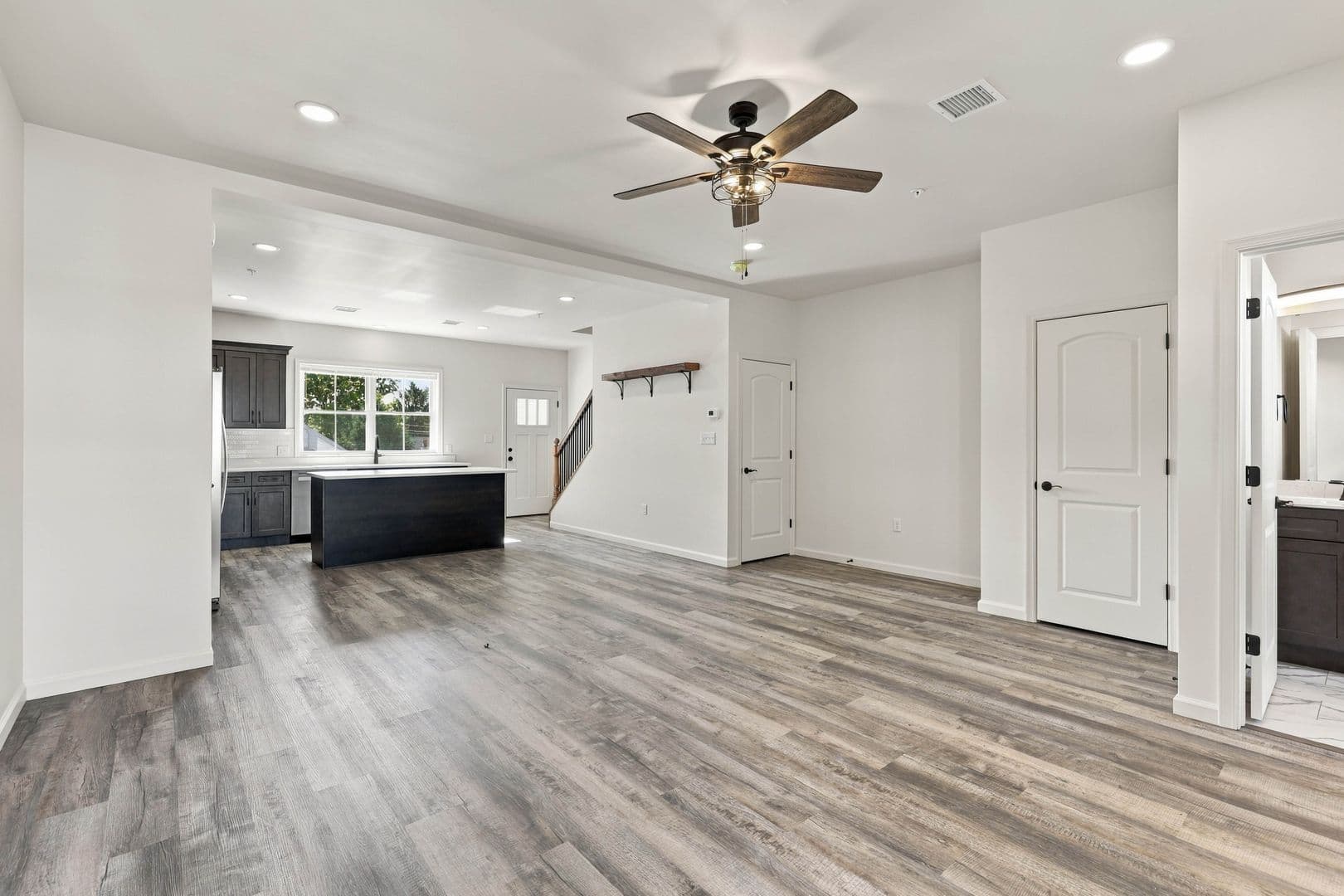Columbia Apartment: 750 S 9th St