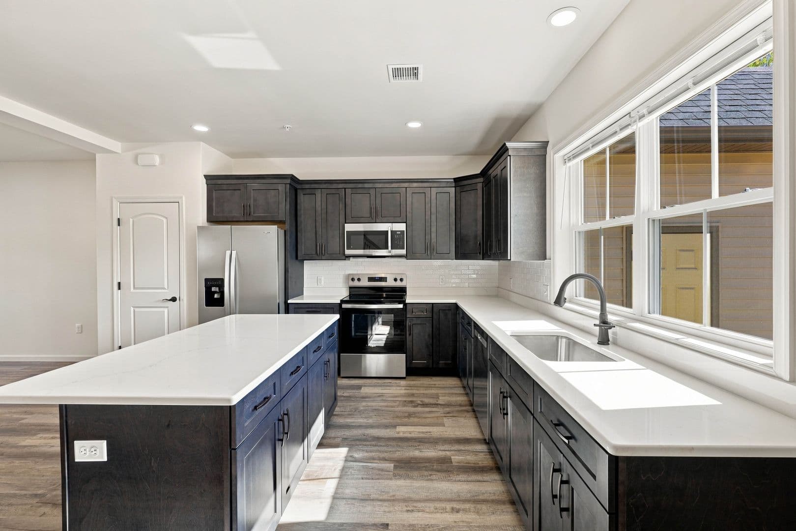 Columbia Apartment: 750 S 9th St