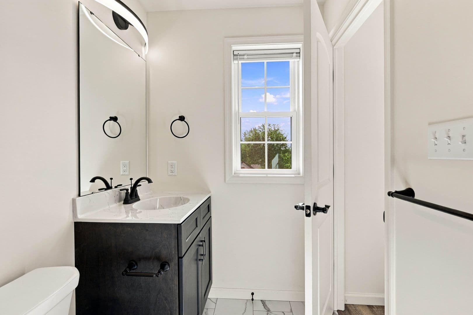 Columbia Apartment: 750 S 9th St