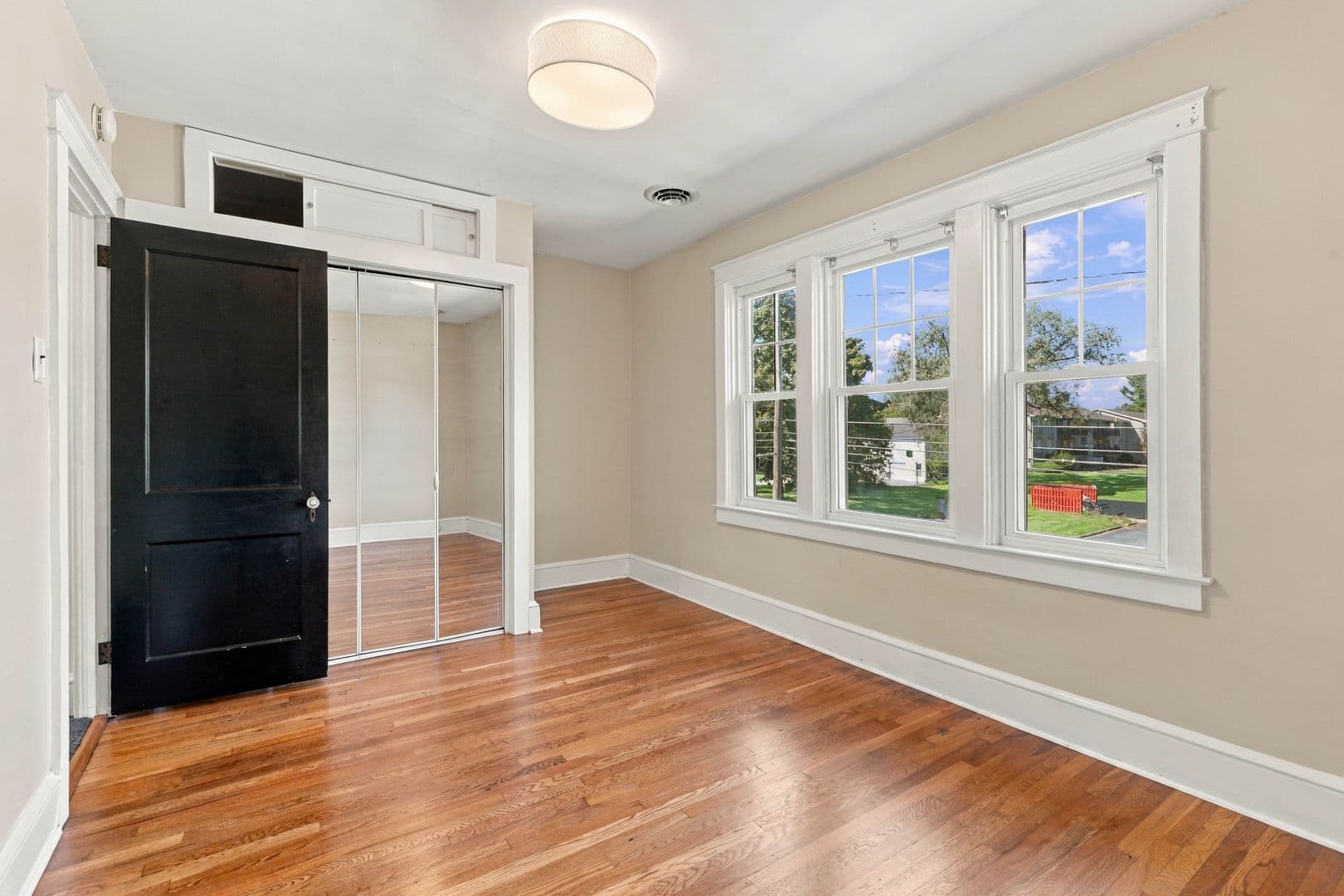 Lancaster House: 846 Pleasure Rd