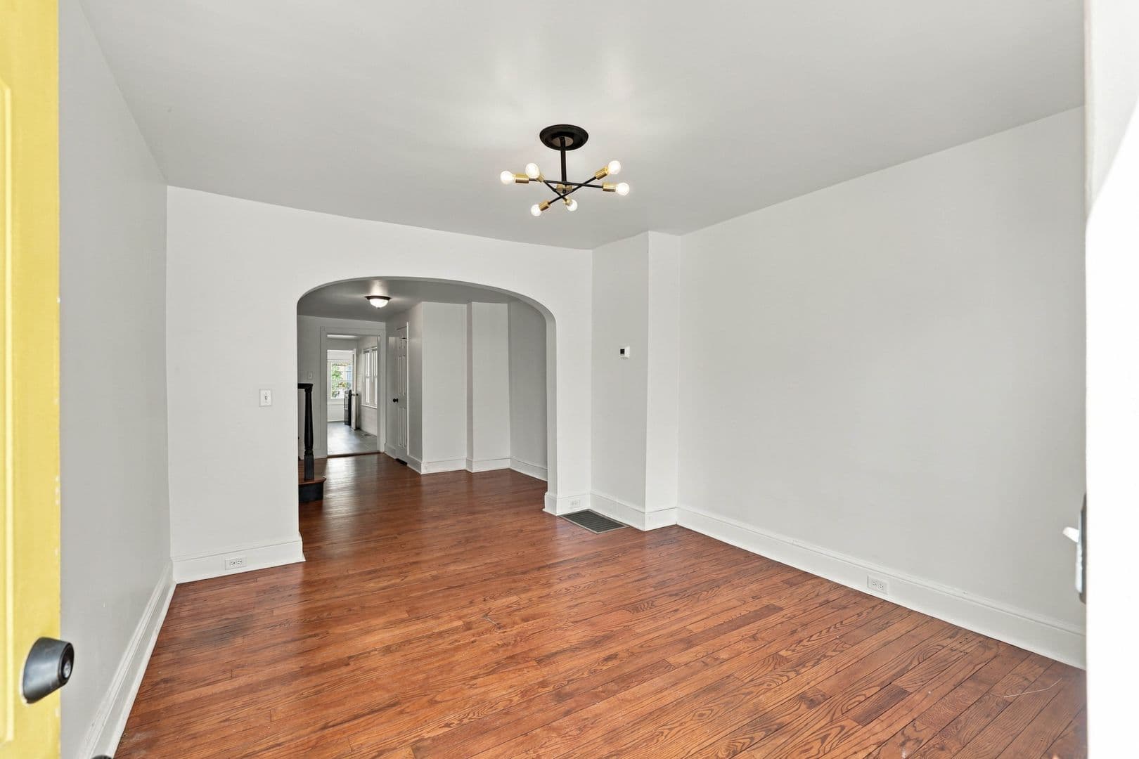 Lancaster House: 304 N Mulberry St