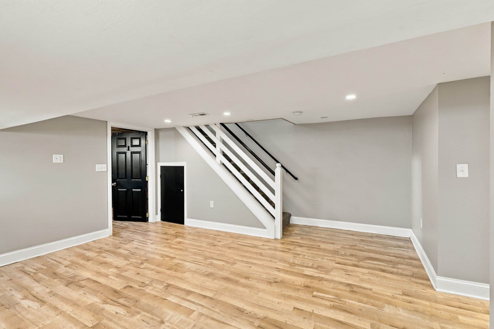 Lancaster House: 846 Pleasure Rd
