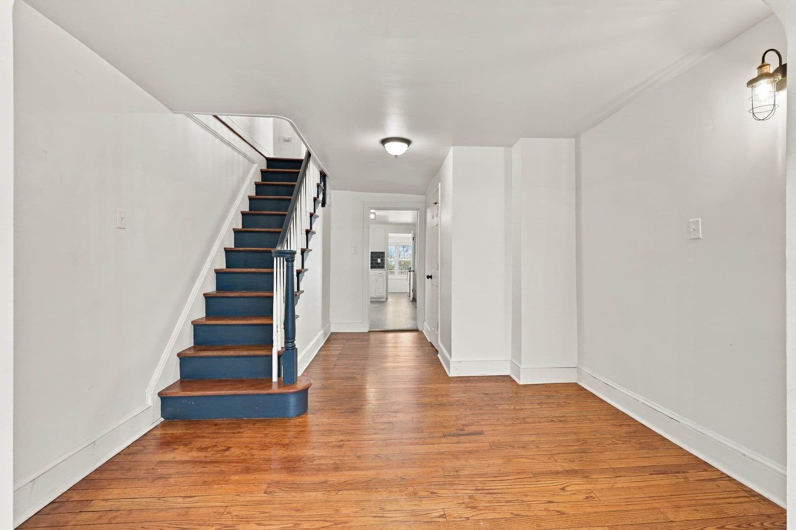 Lancaster House: 304 N Mulberry St