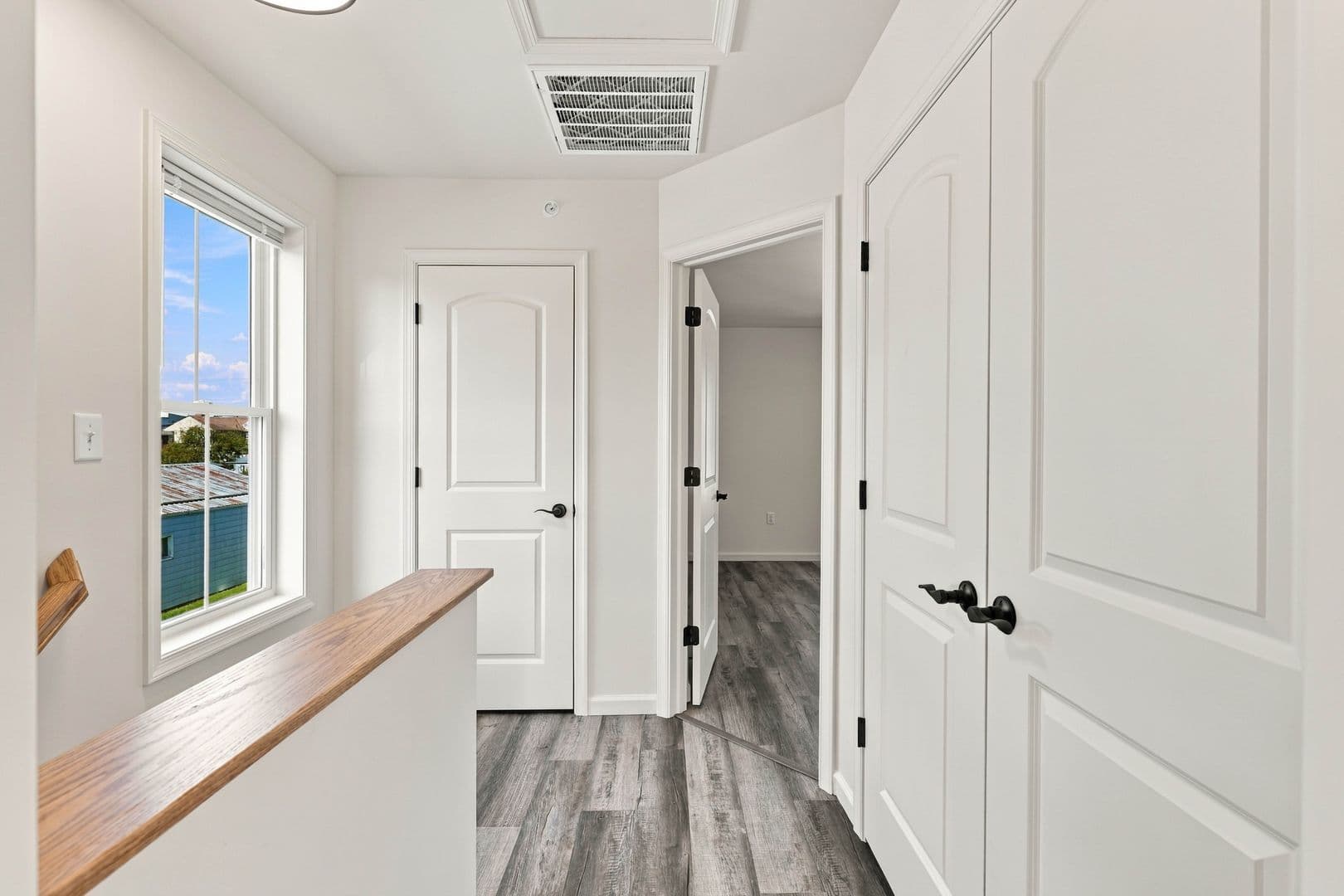 Columbia Apartment: 750 S 9th St