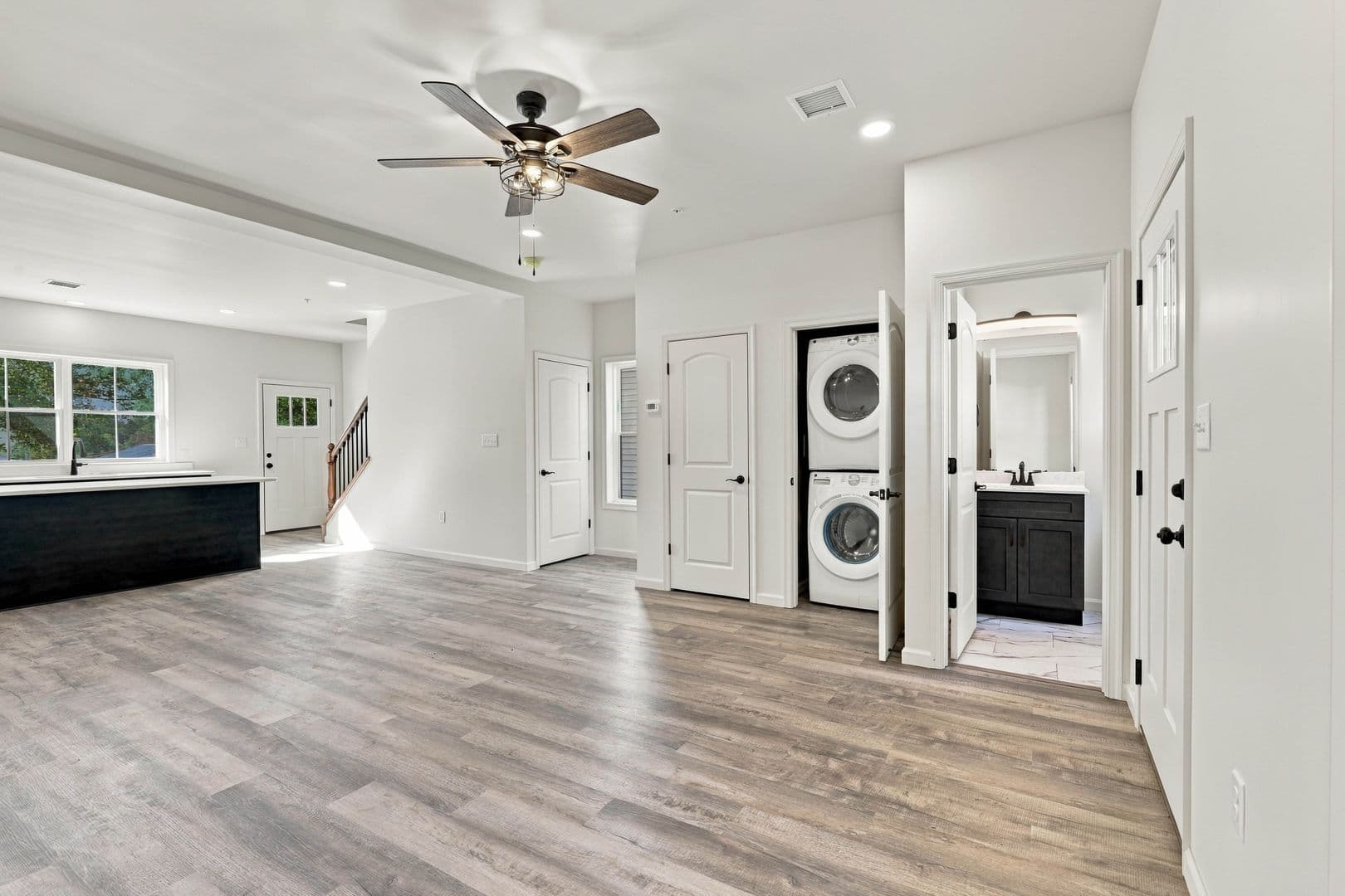 Columbia Apartment: 750 S 9th St