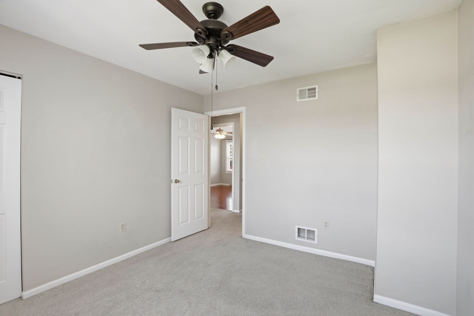 Lancaster House: 106 Spring Ridge Ct