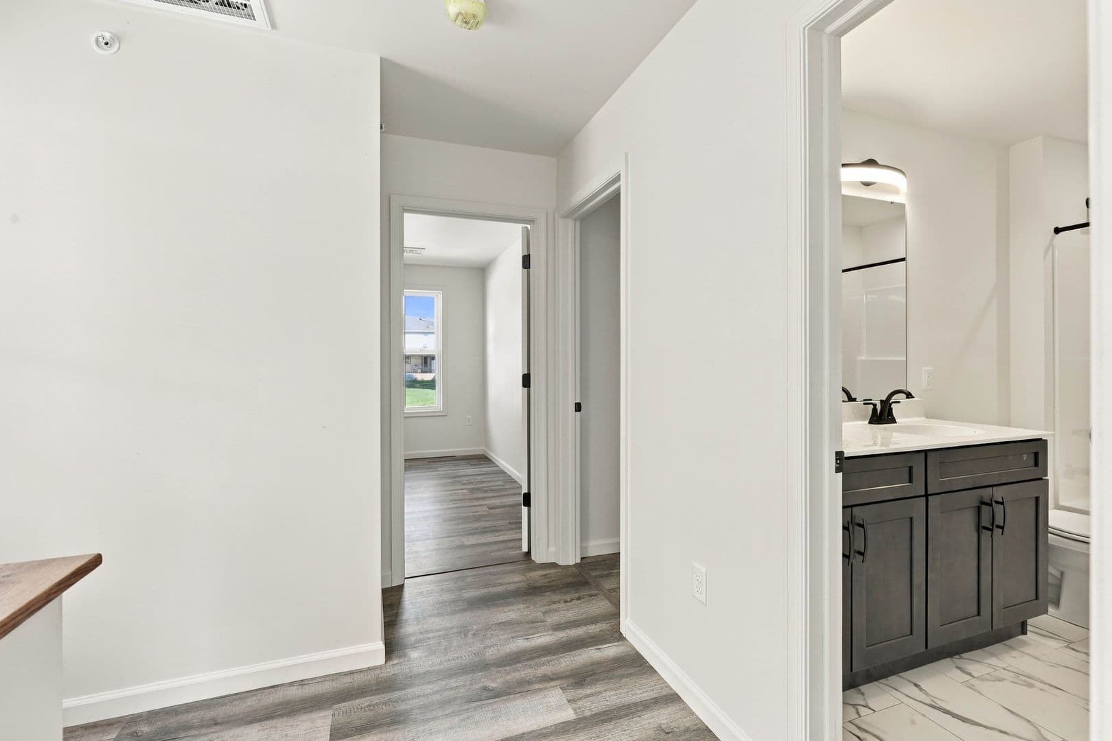 Columbia Apartment: 750 S 9th St